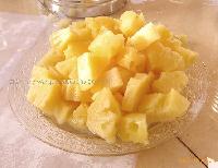 Canned pineapple pieces