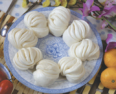 STEAMED ROLL WITH FRESH MILK